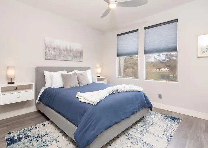 Lux Kierland Greens Overlooks 9th Hole Near Golf Holiday home Scottsdale
